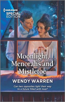 Moonlight, Menorahs and Mistletoe (Holliday, Oregon #1)