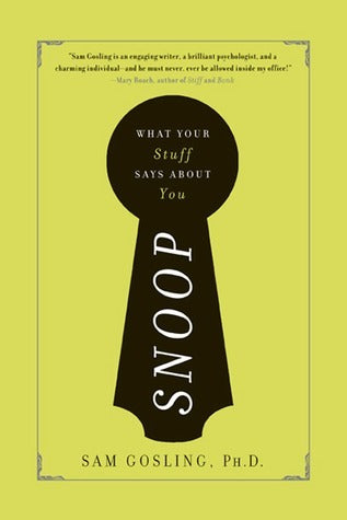 Snoop: What Your Stuff Says About You Sam Gosling, PhD Does what's on your desk reveal what's on your mind? Do those pictures on your walls tell true tales about you? And is your favorite outfit about to give you away? For the last ten years psychologist